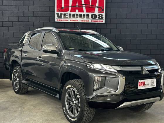 MITSUBISHI L200 TRITON 2.4 16V TURBO DIESEL SPORT HPE-S CD 4P 4X4 AUTOMÁTICO